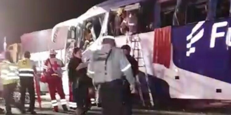 Trágico accidente en carretera Zaragoza deja 2 muertos y 35 heridos