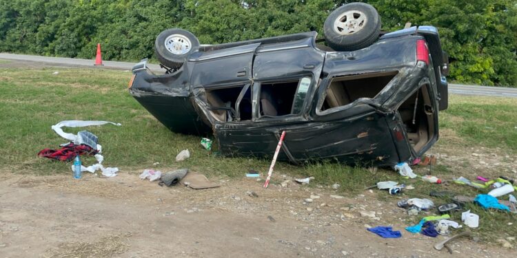 Se accidenta familia en carretera Zaragoza-El Mante