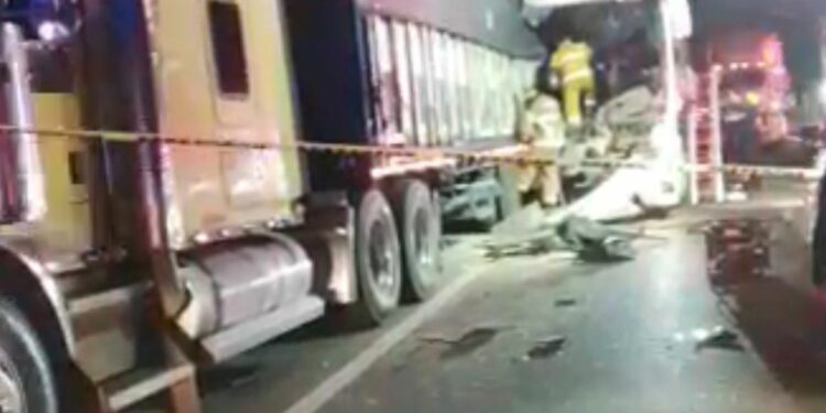 Trágico accidente en carretera Zaragoza deja 2 muertos y 35 heridos