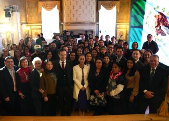 Sheinbaum se reúne con mexicanos en Washington