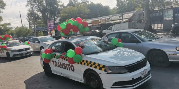 Tránsito regala juguetes a niños enfermos