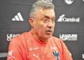Domenec Torrent queda fuera de Rayados; van por Martín Anselmi