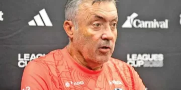 Domenec Torrent queda fuera de Rayados; van por Martín Anselmi