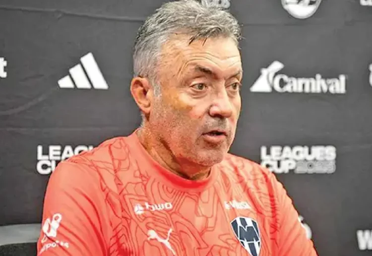 Domenec Torrent queda fuera de Rayados; van por Martín Anselmi