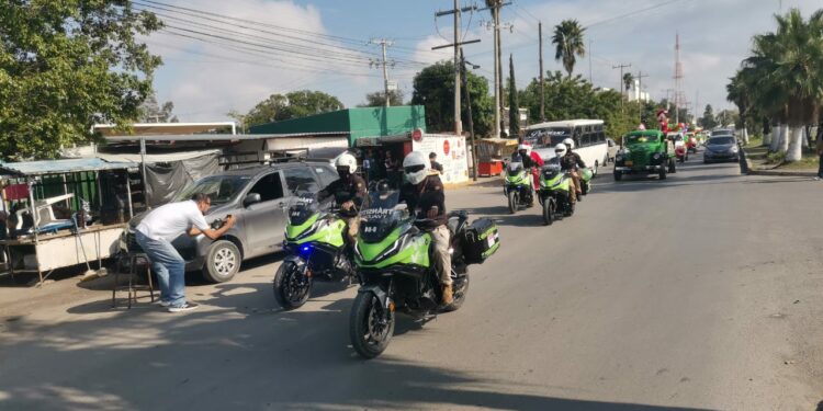 Tránsito regala juguetes a niños enfermos