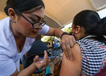 Cofepris autoriza venta de vacuna contra covid-19 de Pfizer