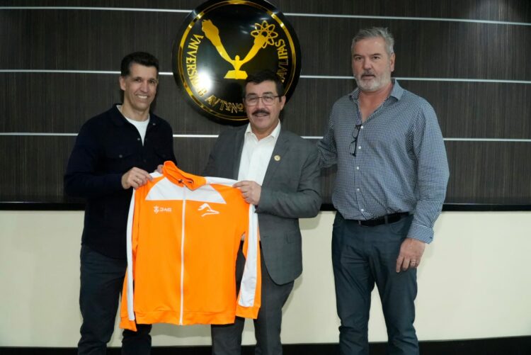 Dan bienvenida a Gustavo Díaz nuevo director técnico del Correcaminos UAT