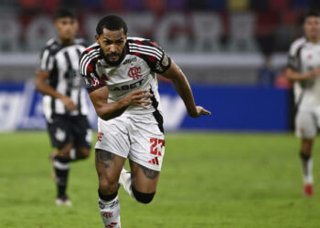 Pumas presenta a Juninho como fichaje estrella