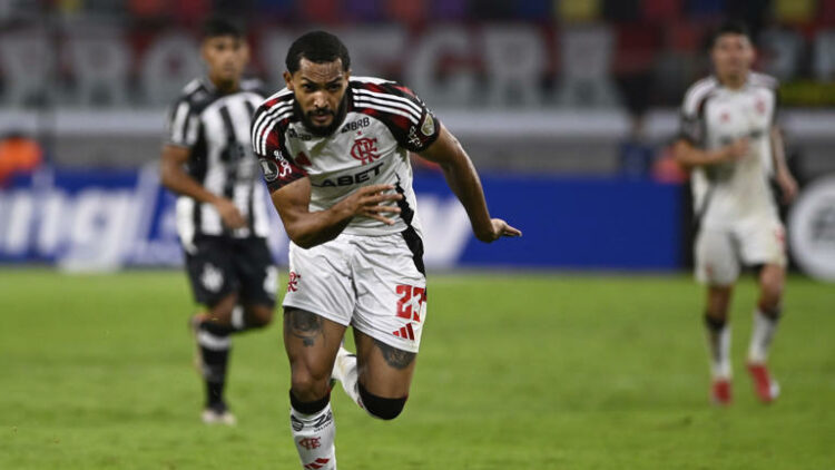 Pumas presenta a Juninho como fichaje estrella