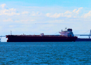 Trump ordena bloqueo total a petroleros venezolanos