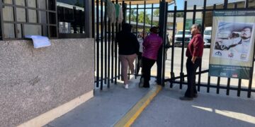 Familias exigen luz tras días de apagones constantes