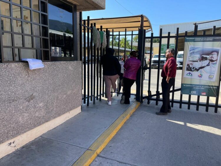 Familias exigen luz tras días de apagones constantes