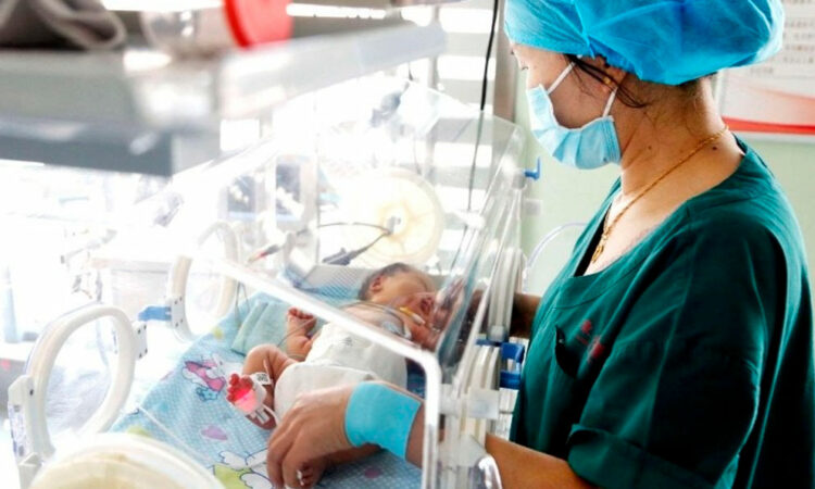 Partos sin costo: la apuesta de China por la natalidad