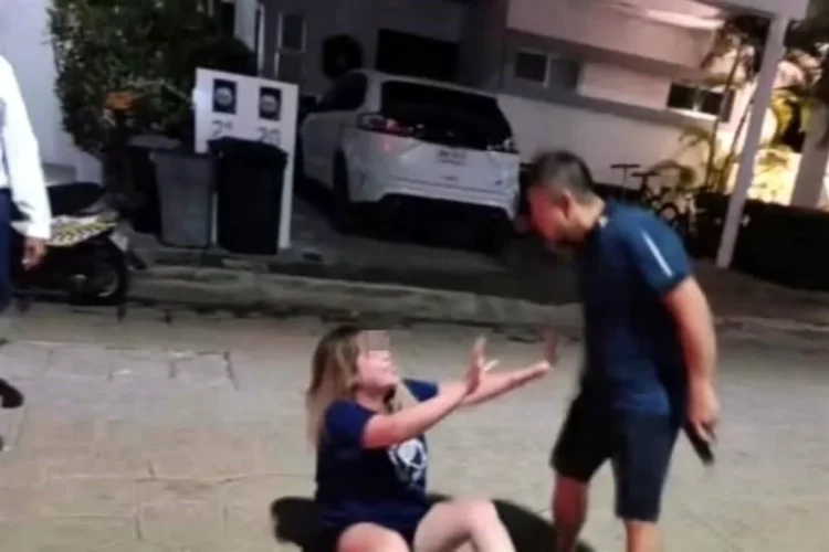 Exhiben a “Juez del Bienestar” amenazando a mujer con arma de fuego en Cancún