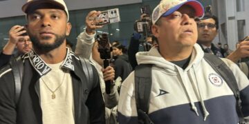 Miguel Borja llega a México para firmar con Cruz Azul