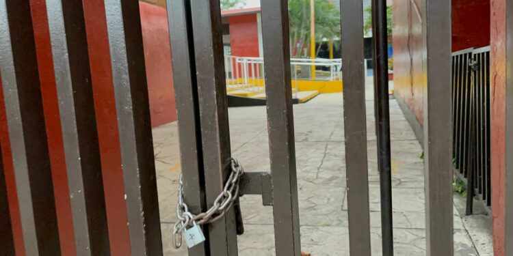 Cierran otra escuela en Victoria