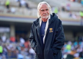 Cambios en Pumas: salen Mejía Barón y Saracho