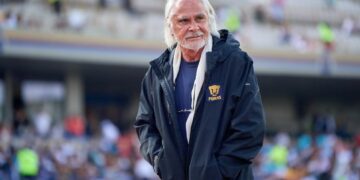 Cambios en Pumas: salen Mejía Barón y Saracho