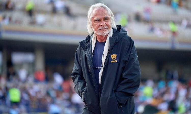 Cambios en Pumas: salen Mejía Barón y Saracho