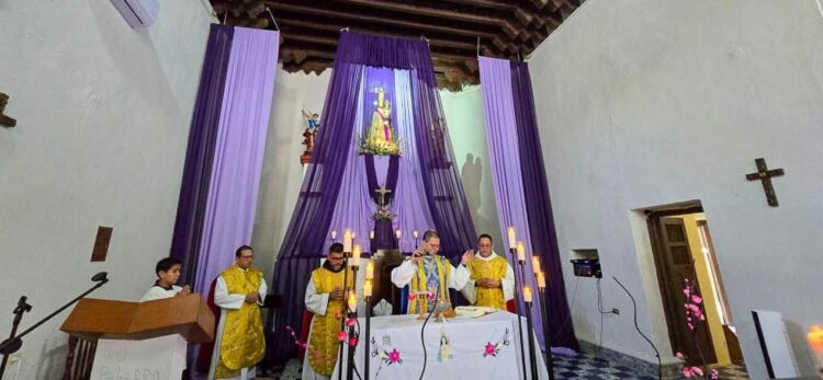 Obispo de Victoria encabeza misa en honor a la Virgen de Loreto en Burgos