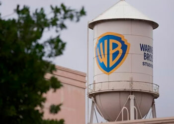 Warner apuesta por Netflix y descarta oferta de Paramount