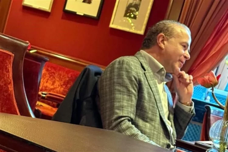 Reaparece en París Raúl Rocha Cantú, dueño de Miss Universo, mientras enfrenta proceso por delincuencia organizada