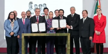 Anuncia Sheinbaum aumento de 13% al salario mínimo en 2026