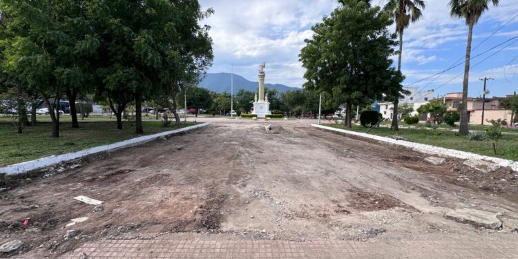 Autoridades federales suspenden obras en Plaza Héroes de la Independencia