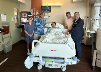 Reportan mejoría de sobrevivientes tras tragedia aérea en Galveston; Julia ya fue extubada