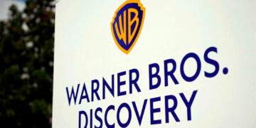 Guerra por Warner: Larry Ellison pone 40 mil mdd para que Paramount venza a Netflix