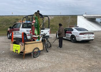 Devoción en camino: peregrino viaja cientos de kilómetros por su manda