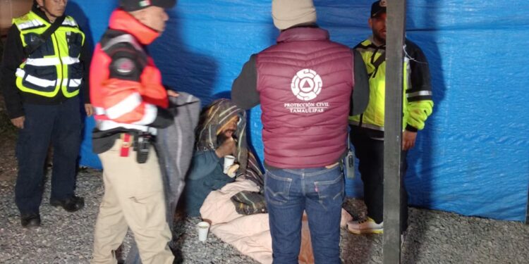 Protección Civil rescata a 17 personas del frío extremo en Ciudad Victoria