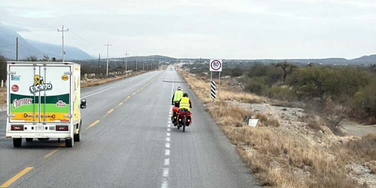 De Holanda para Tamaulipas: Ciclistas europeos recorren las carreteras del estado