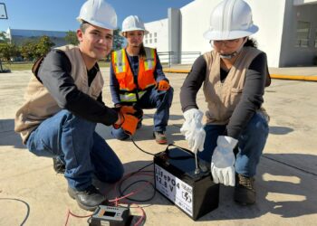 Estudiantes de Victoria se especializan en energía solar para abatir rezago eléctrico