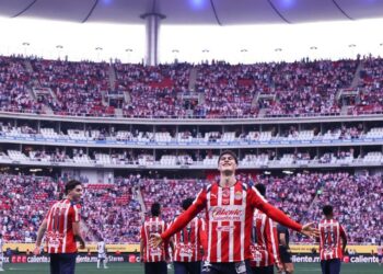 Chivas derrota en casa 2-0 al Pachuca; anota “Hormiga” González