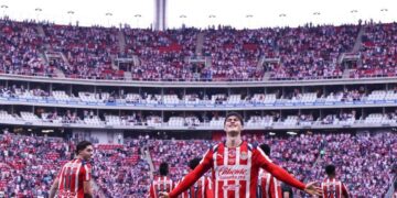 Chivas derrota en casa 2-0 al Pachuca; anota “Hormiga” González