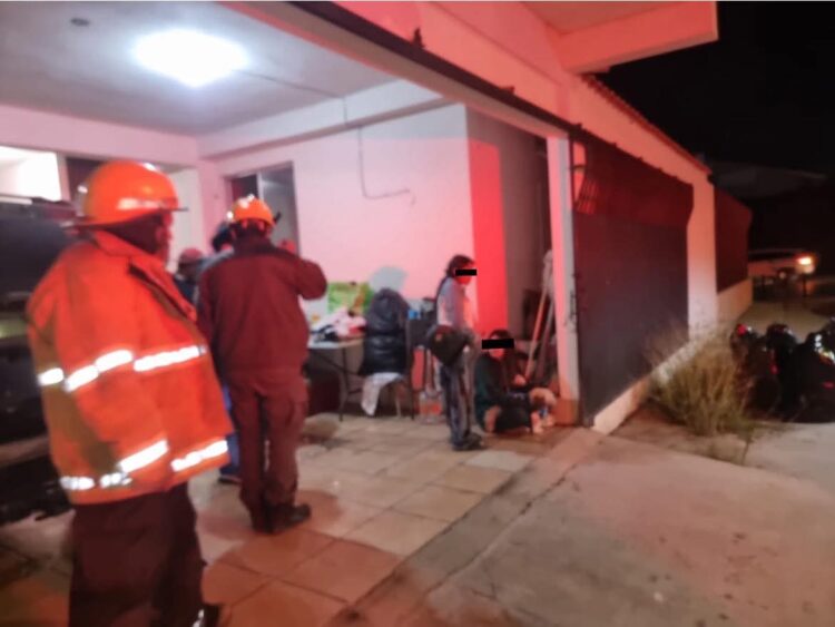 Fuga en línea de gas causa flamazo en residencia; mujer con quemaduras en brazo y rostro