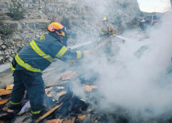 Tráileres chocan de frente en carretera libre Monterrey-Nuevo Laredo; quedan en cenizas