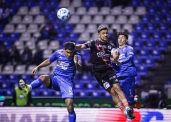 Cruz Azul consigue victoria 1-0 sobre Puebla con gol de Paradela