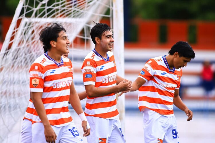 Gana Correcaminos Premier 3-2 ante Halcones en el estadio “Alvizo Porras”