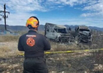 Choque carretero en Lampazos, Nuevo León deja dos calcinados y seis heridos