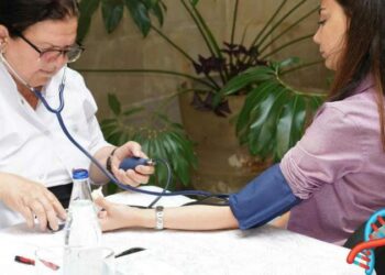 Controlar la hipertensión a los 40 años podría reducir la demencia senil revela un estudio