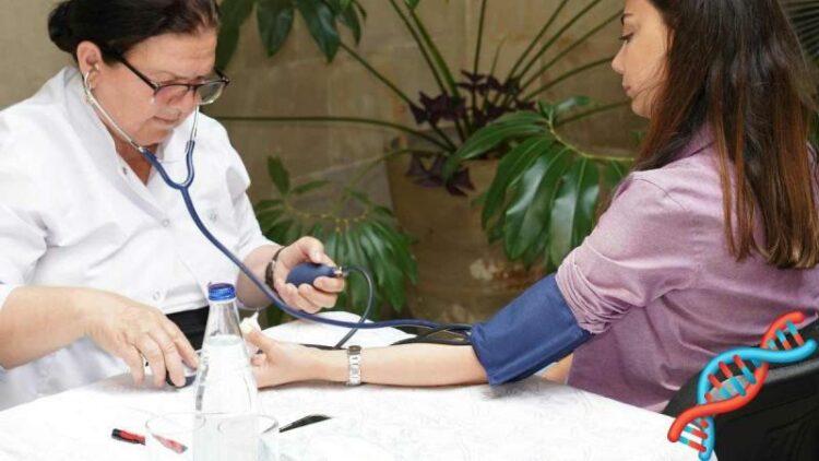 Controlar la hipertensión a los 40 años podría reducir la demencia senil revela un estudio