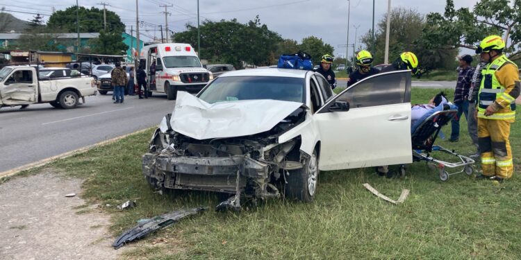 Choque en crucero para el Cuartel Militar de Cd. Victoria deja dos heridos