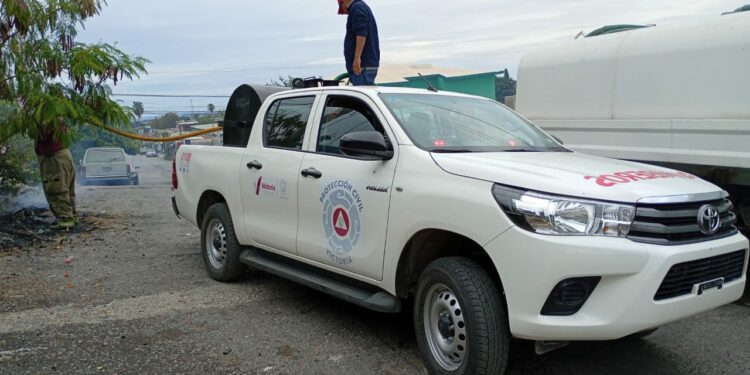 Bomberos extinguen incendio en vivienda deshabitada de la colonia Juárez