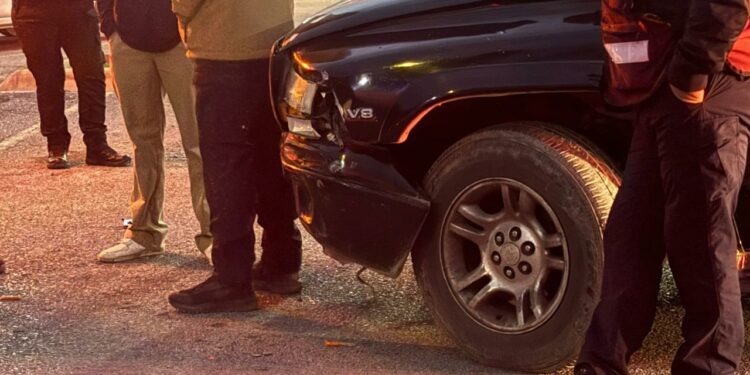 Abuelo y nieto heridos en choque en el estacionamiento de Soriana Palmas