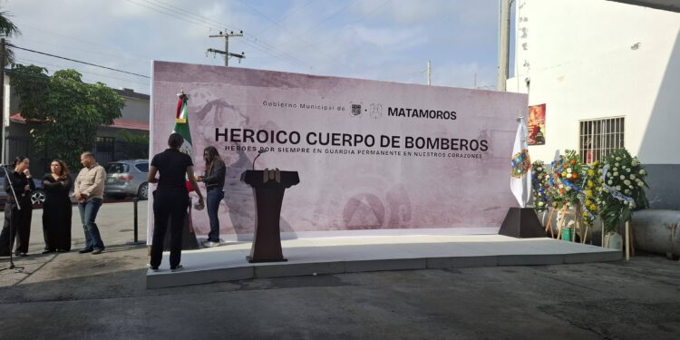 Tabasco rinde homenaje a bomberos fallecidos en incendio de Matamoros