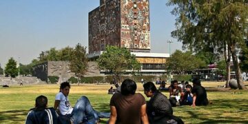 México e Italia con menos universitarios titulados entre países miembros de la OCDE