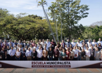 Morena lleva a la escuelita a sus alcaldes; les pide honestidad y rendición de cuentas claras