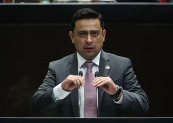 Piden promover uso responsable de dispositivos electrónicos para proteger salud de la niñez